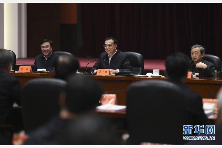 李克强主持国务院常务会议，部署装备走出去与支持众创空间发展