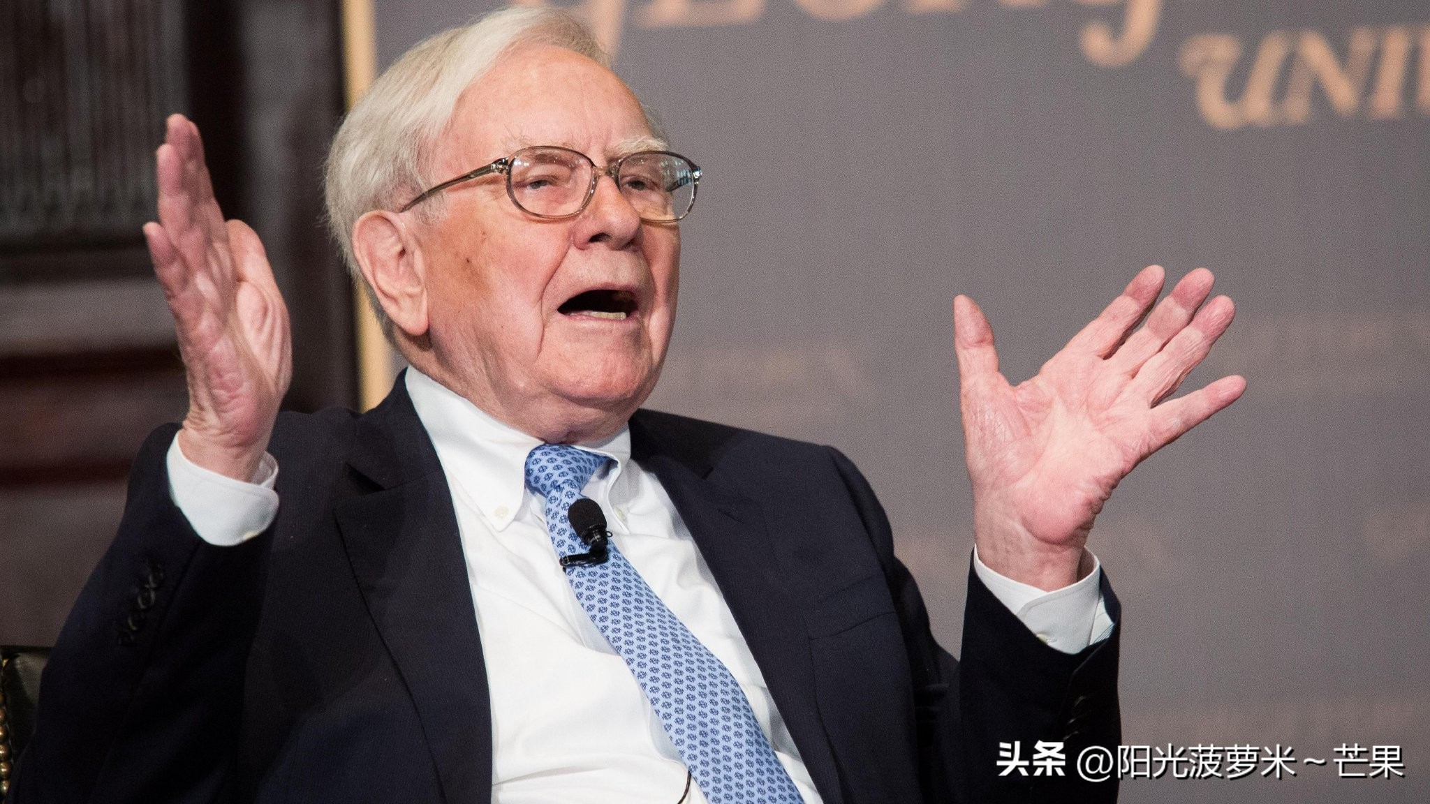 巴菲特长坡厚雪复利效应_能力圈主战场持续复利实践_滚雪球巴菲特传