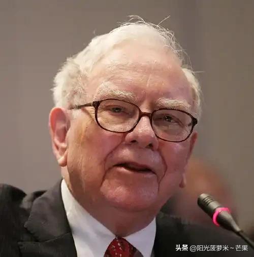 巴菲特长坡厚雪复利效应_能力圈主战场持续复利实践_滚雪球巴菲特传