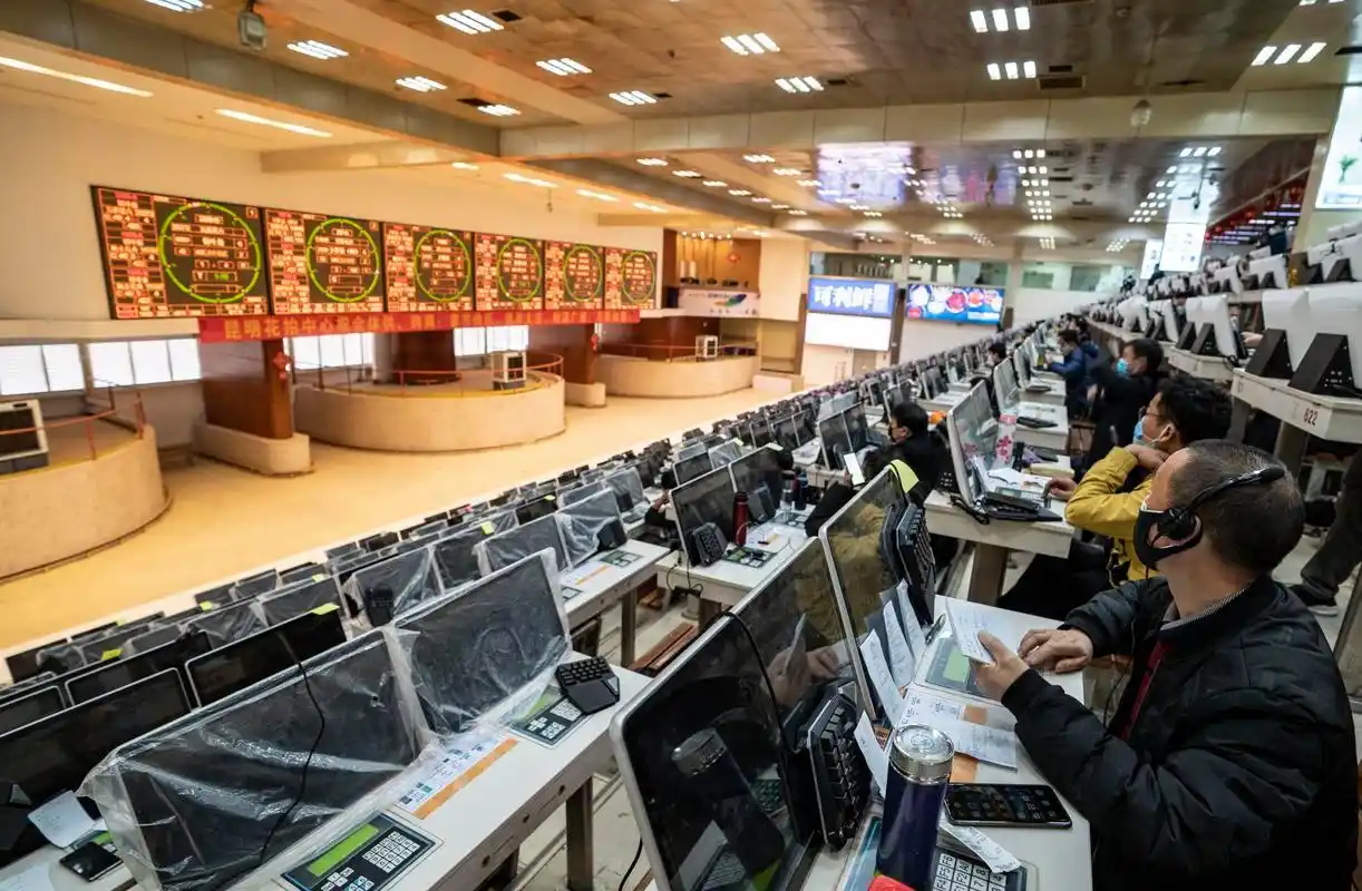 基金种类定义特点投资方式_基金混合型股票型什么意思_公募基金私募基金发行方式区分