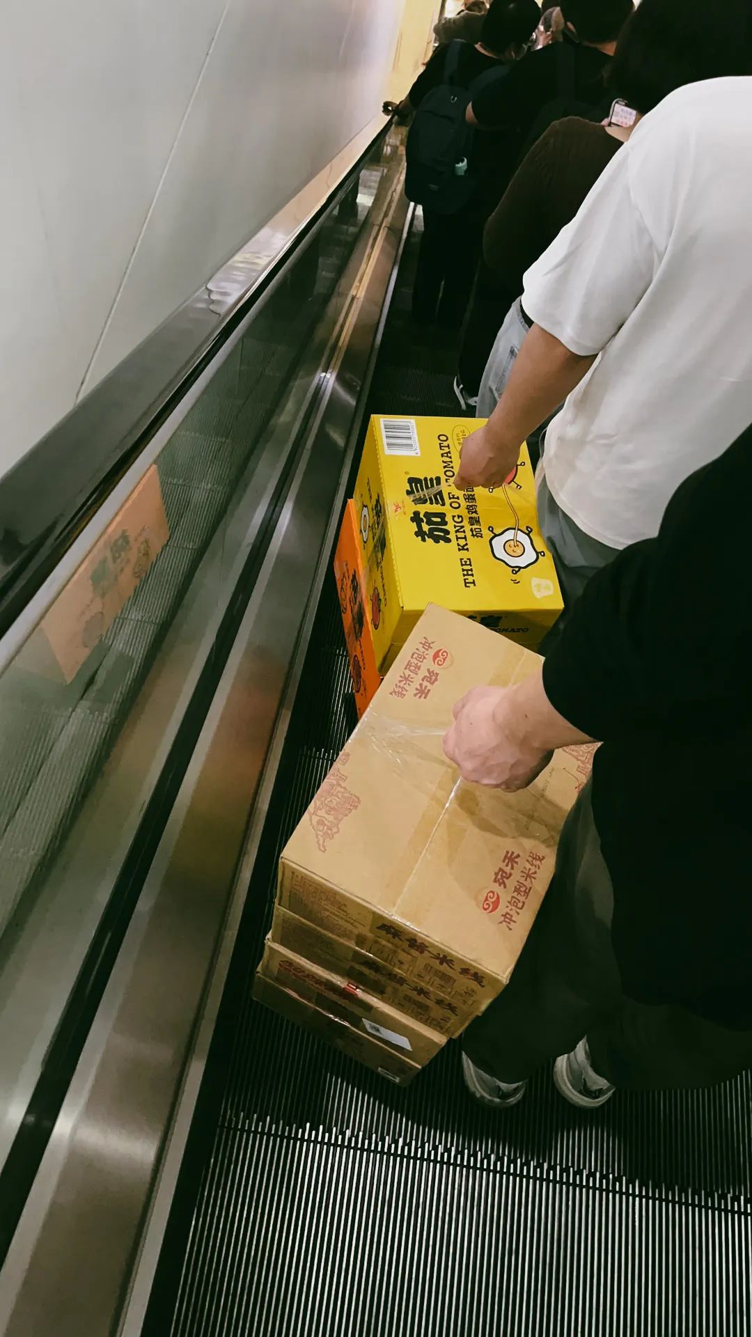 香港反代购商机_深圳1368水围街区消费回暖_做香港代购1:1有的赚吗