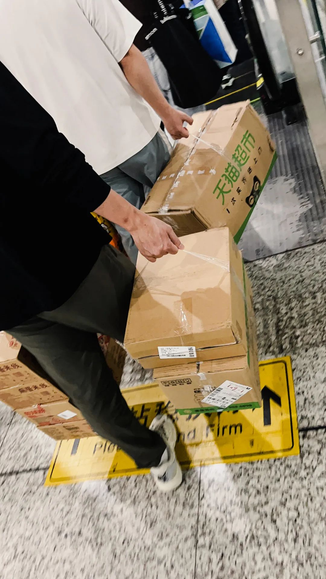 做香港代购1:1有的赚吗_香港反代购商机_深圳1368水围街区消费回暖