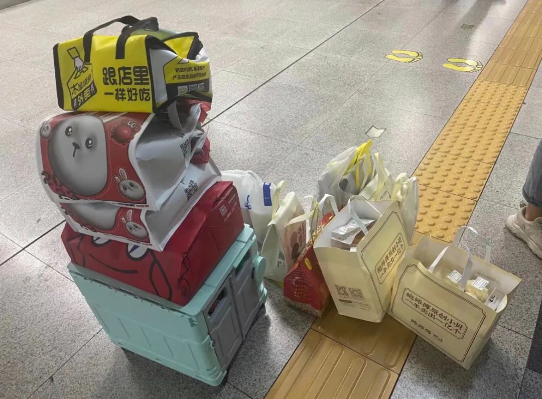 香港反代购商机_深圳1368水围街区消费回暖_做香港代购1:1有的赚吗