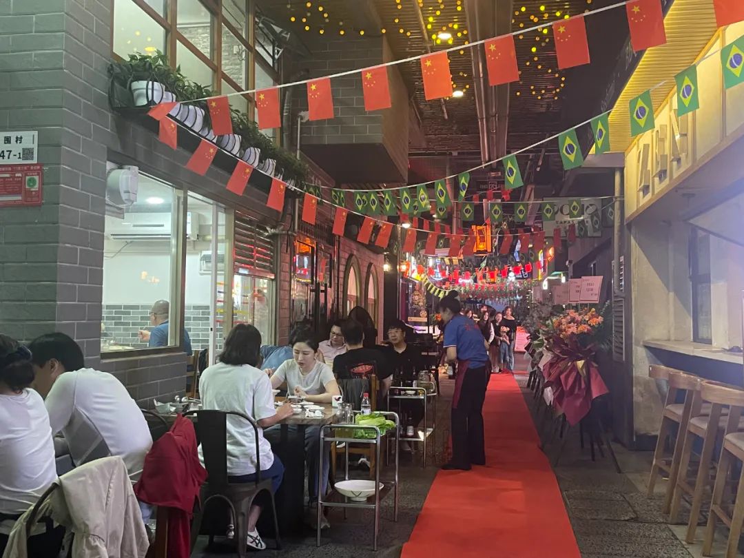 做香港代购1:1有的赚吗_深圳1368水围街区消费回暖_香港反代购商机