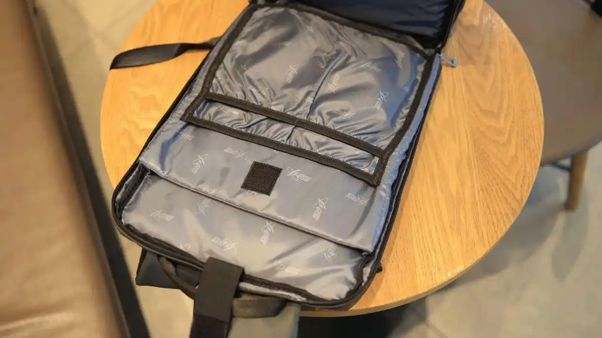 大容量光影行星纪元双肩电脑包_防震气垫16寸笔记本收纳_外星人电脑包怎么样