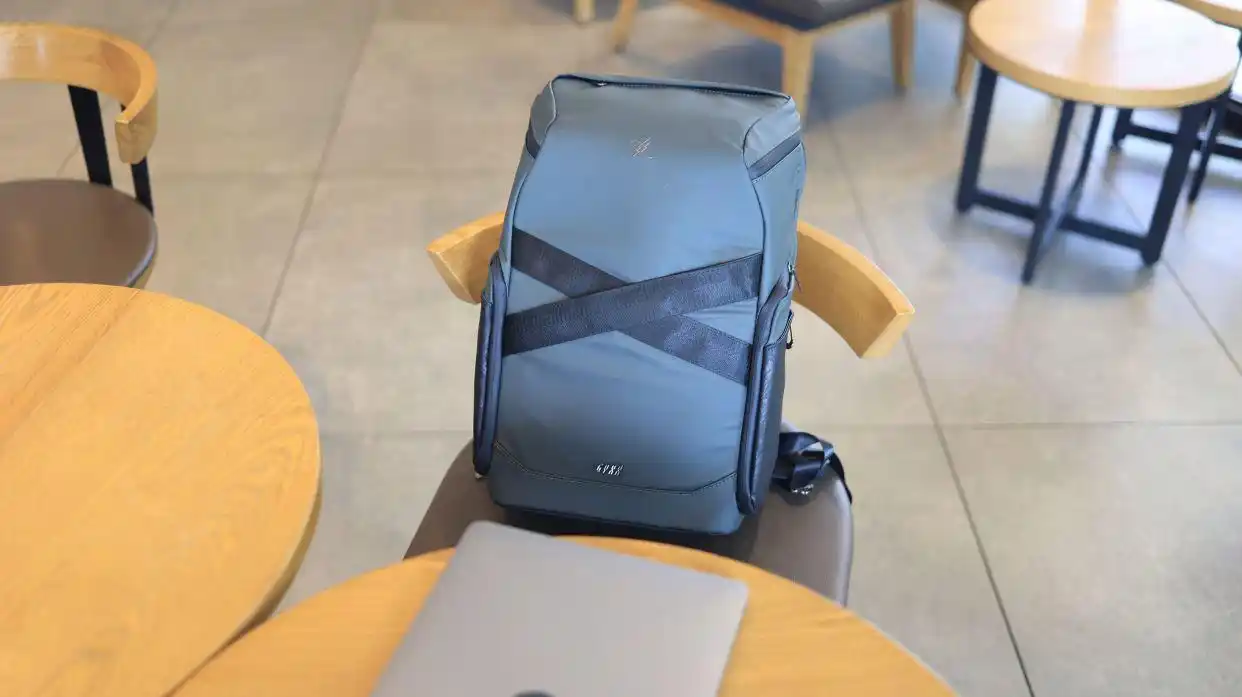 外星人电脑包怎么样_防震气垫16寸笔记本收纳_大容量光影行星纪元双肩电脑包