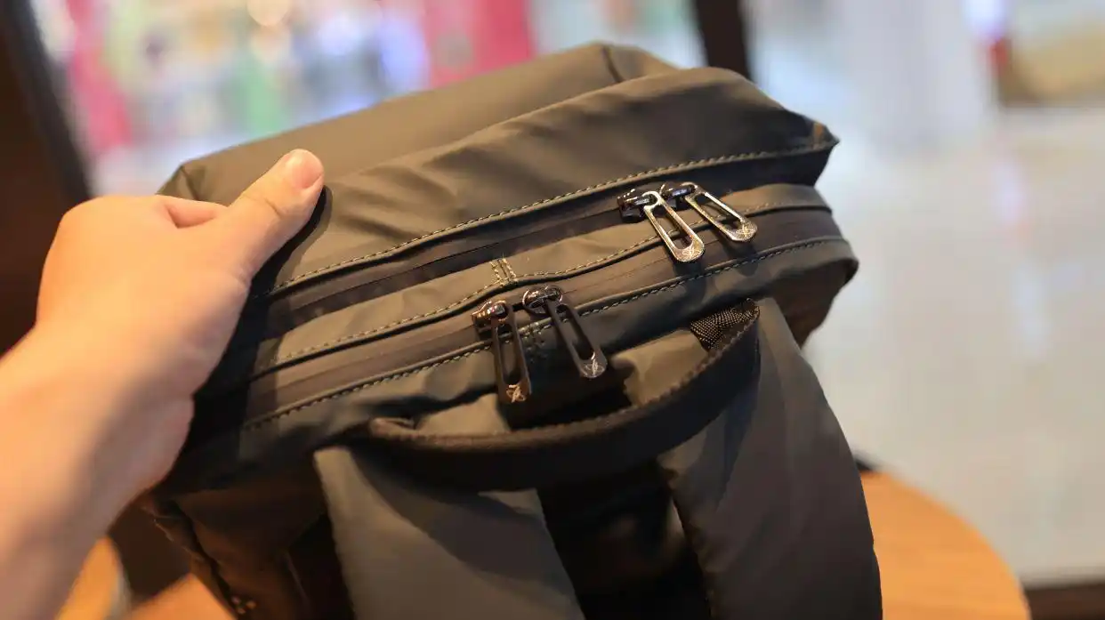 防震气垫16寸笔记本收纳_大容量光影行星纪元双肩电脑包_外星人电脑包怎么样