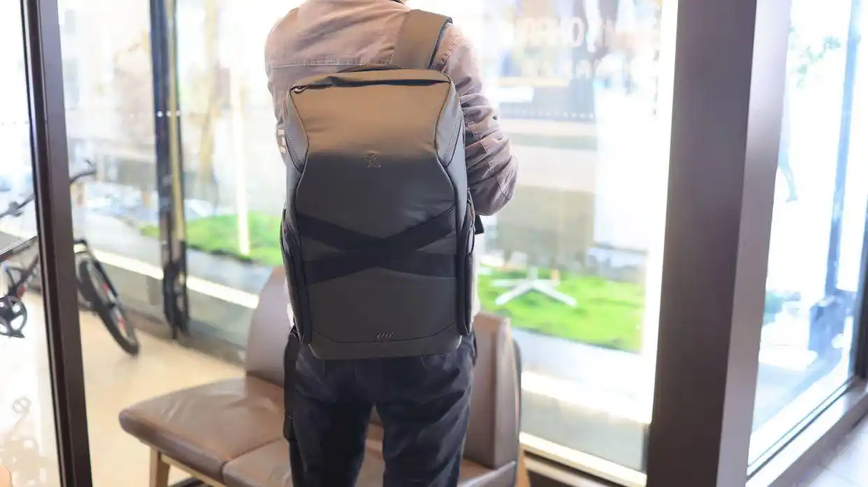 大容量光影行星纪元双肩电脑包_防震气垫16寸笔记本收纳_外星人电脑包怎么样