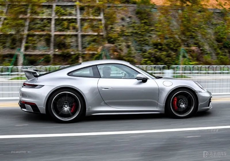 保时捷911Carrera 4S参数_兰博基尼跑车价钱_保时捷911Carrera 4S评测