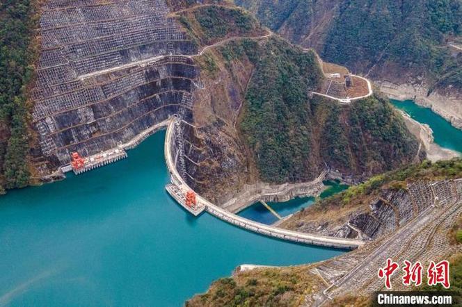 四川泸定地震后，泸定水电站设备设施运行正常保障供电