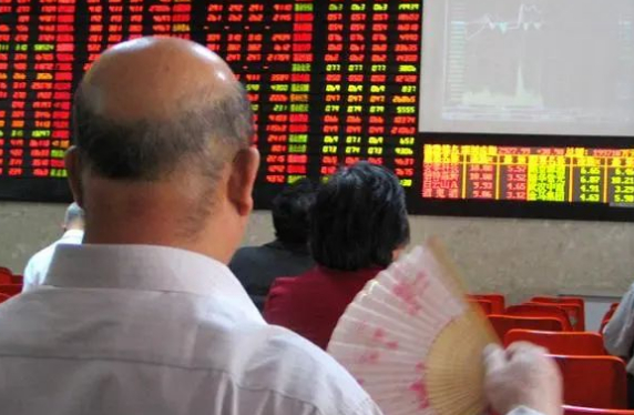 低位横盘创新低后又收回，大概率是庄家最后一洗