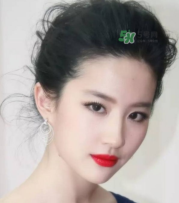 发际线低怎么调整？标准的发际线图片